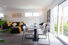 Cosy 2 Bed 3 Bath Home Close to CBD And Hagley Park, Addington